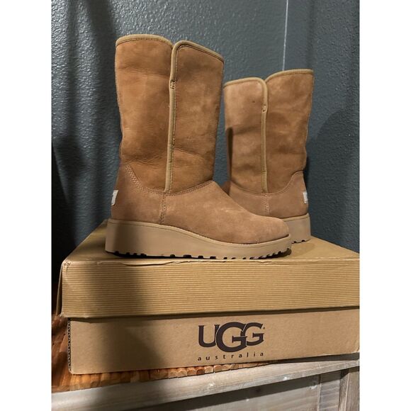NEW UGG Amie Slim Short Wedge Women Boots Size 5 - Picture 1 of 13